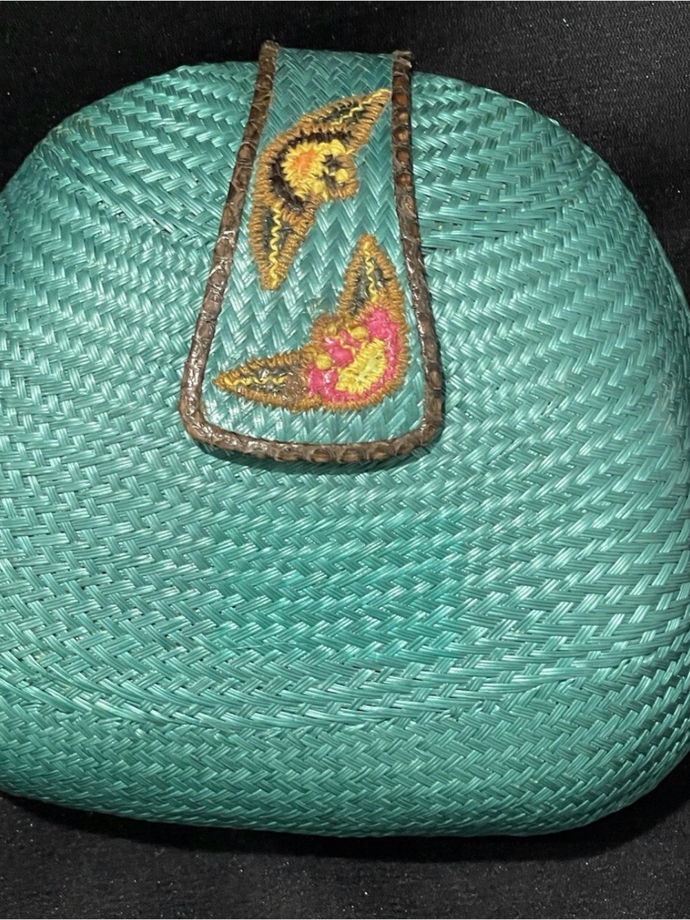 Teal Turquoise Green Rattan Woven Straw Purse/Clutch Gold Toned Shoulder Chain.